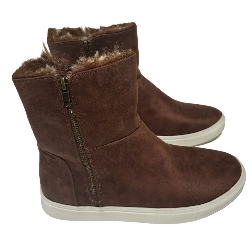 VERY G woman's tan plusher boots size 9.5